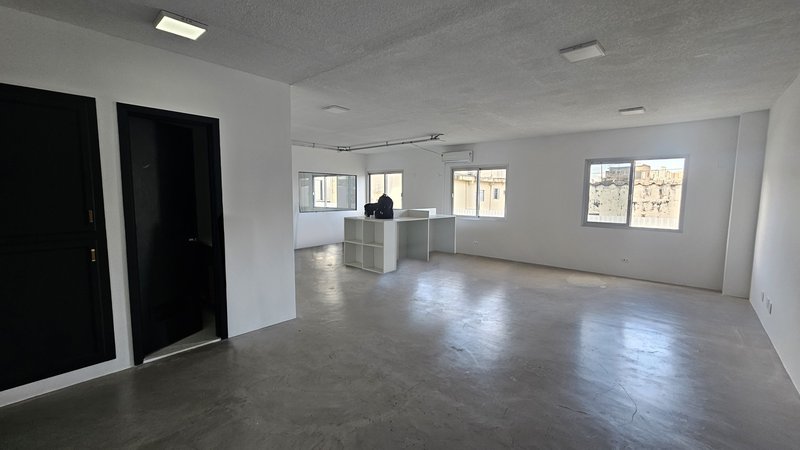 ALUGA-SE SALA COMERCIAL PARA ESCRITÓRIO - 200m2 - 2 VAGAS - Rua Marina Ciufuli Zanfelice São Paulo - 