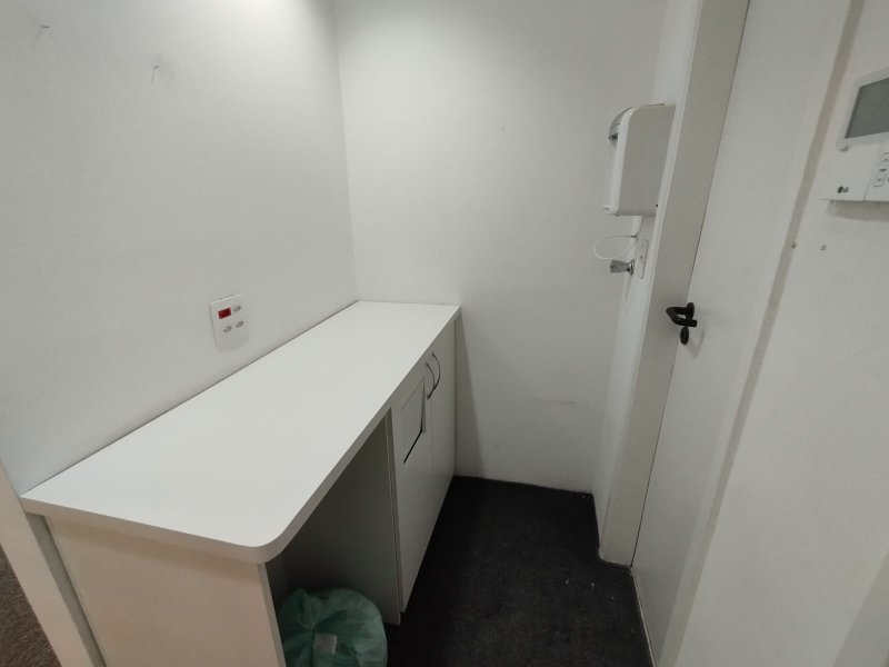 ALUGA-SE EXCELENTE SALA COMERCIAL 120m2 - 16 ESTAÇÕES DE TRABALHO - MOBILIADA - LINDA!!! Rua Cardeal Arcoverde São Paulo - 