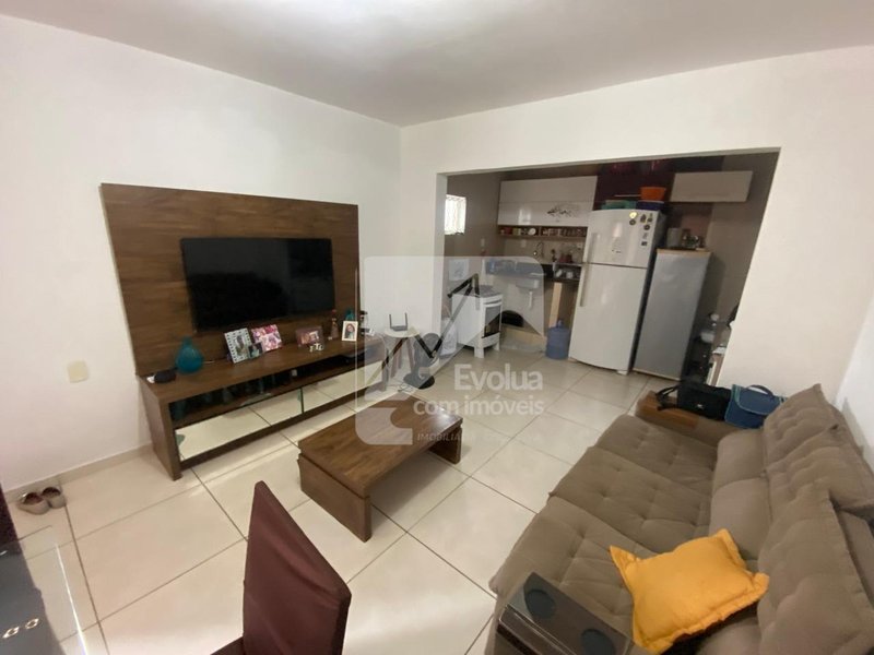 Vendo casa 2/4 em Itapuã por R$ 310.000,00 - Prox. Novo Mix - Salvador - 