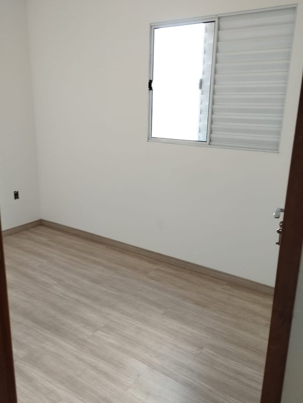 Sobrado com 3 Dormitórios e Quintal Amplo no Jardim Alvorada - Mogi das Cruzes - 