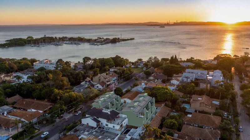 Casa na Av Copacana na Vila Assunção Avenida Copacabana Porto Alegre - 