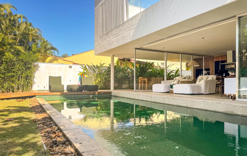 Casa com Arquitetura Contemporânea e Lazer Completo na Praia da Baleia – À VENDA - São Sebastião - 