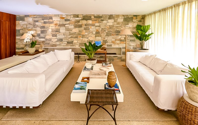 Casa com Arquitetura Contemporânea e Lazer Completo na Praia da Baleia – À VENDA - São Sebastião - 