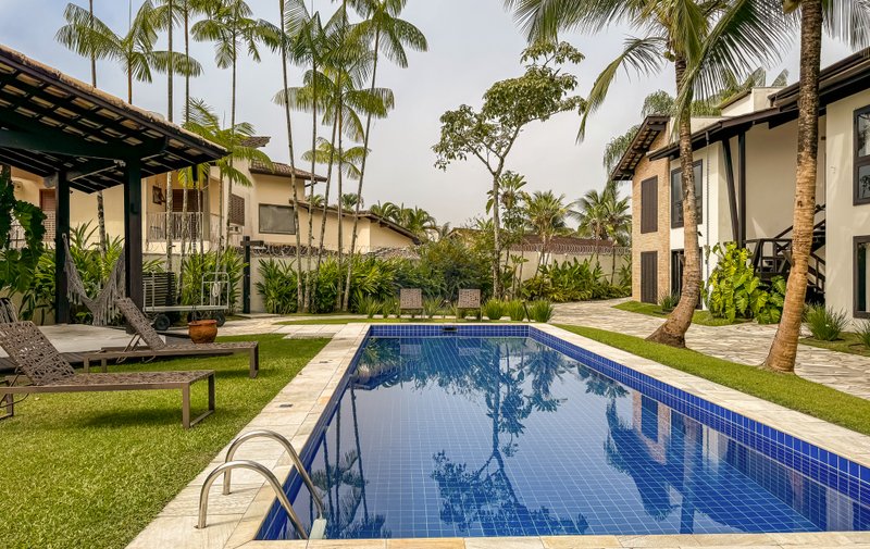 Casa em Condomínio na Praia de Juquehy - À VENDA - São Sebastião - 