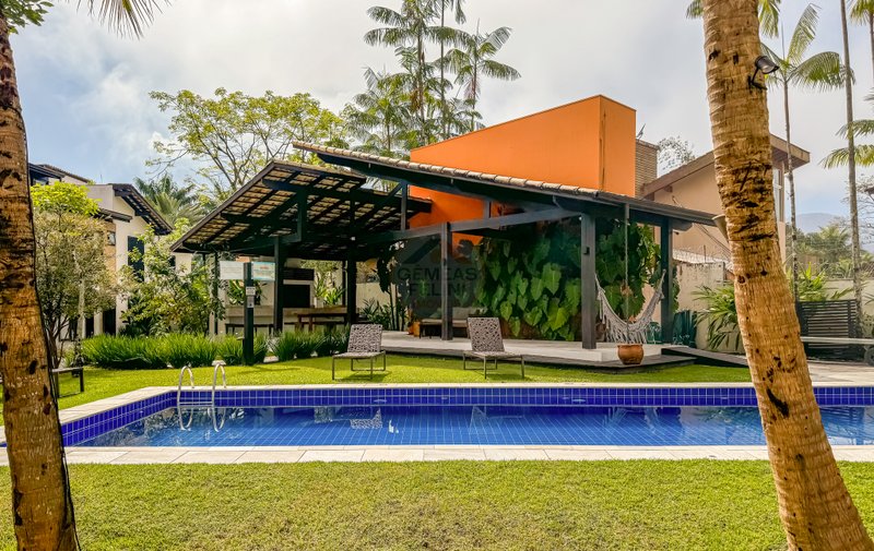 Casa em Condomínio na Praia de Juquehy - À VENDA - São Sebastião - 