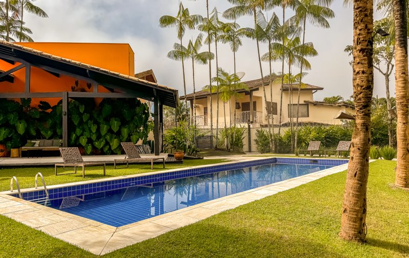 Casa em Condomínio na Praia de Juquehy - À VENDA - São Sebastião - 
