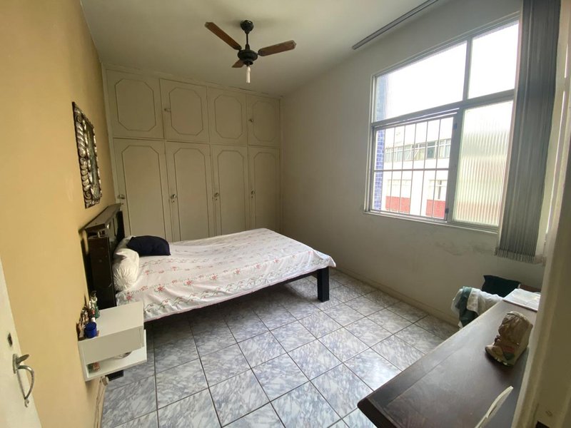 APARTAMENTO 2 QUARTOS DEPENDÊNCIA LOCALIZAÇÃO EXCELENTE GARAGEM À VENDA NA GRAÇA! Rua Teixeira Leal Salvador - 