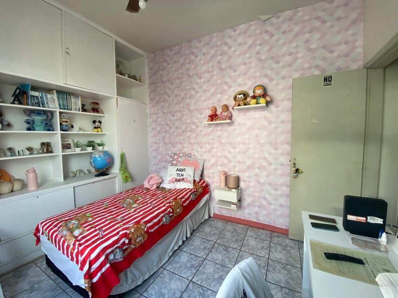 APARTAMENTO 2 QUARTOS DEPENDÊNCIA LOCALIZAÇÃO EXCELENTE GARAGEM À VENDA NA GRAÇA! Rua Teixeira Leal Salvador - 