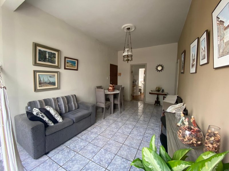 APARTAMENTO 2 QUARTOS DEPENDÊNCIA LOCALIZAÇÃO EXCELENTE GARAGEM À VENDA NA GRAÇA! Rua Teixeira Leal Salvador - 