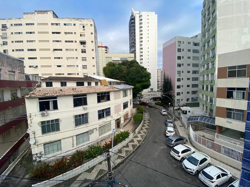 APARTAMENTO 2 QUARTOS DEPENDÊNCIA LOCALIZAÇÃO EXCELENTE GARAGEM À VENDA NA GRAÇA! Rua Teixeira Leal Salvador - 