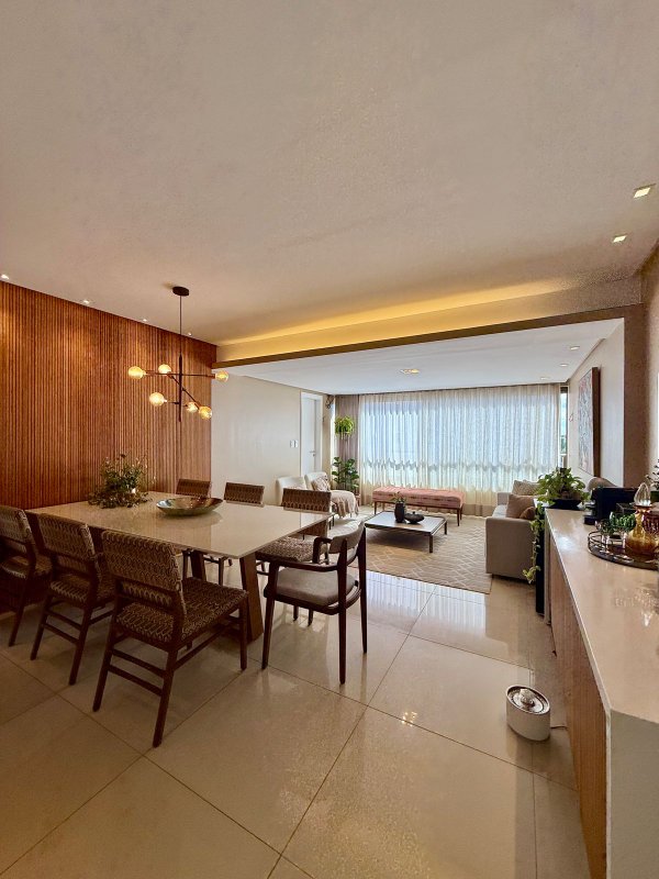 APARTAMENTO 3 QUARTOS 2 SUÍTES DECORADO VARANDA PISCINA 3 GARAGENS À VENDA NA GRAÇA! Rua Barão de Loreto Salvador - 