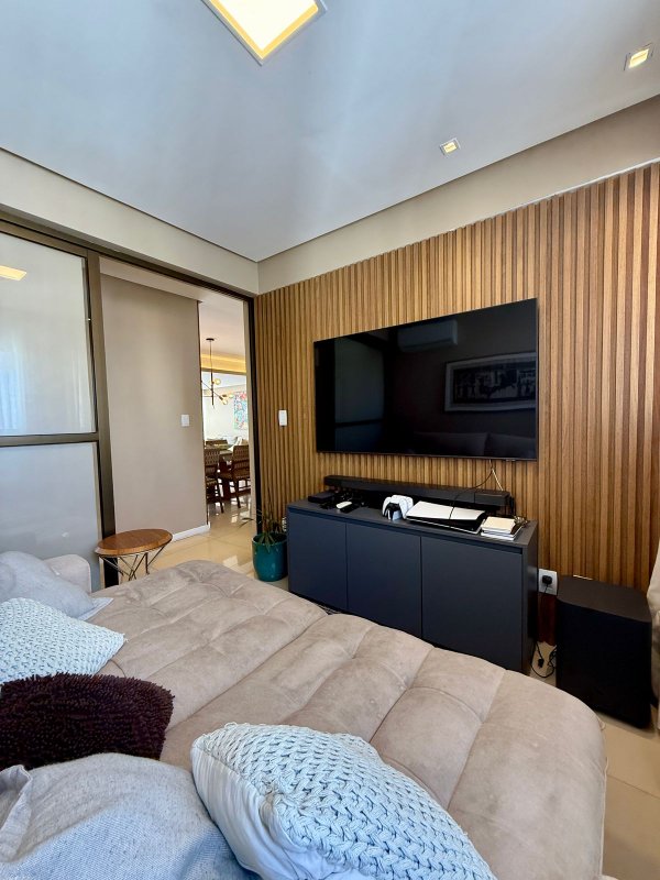 APARTAMENTO 3 QUARTOS 2 SUÍTES DECORADO VARANDA PISCINA 3 GARAGENS À VENDA NA GRAÇA! Rua Barão de Loreto Salvador - 