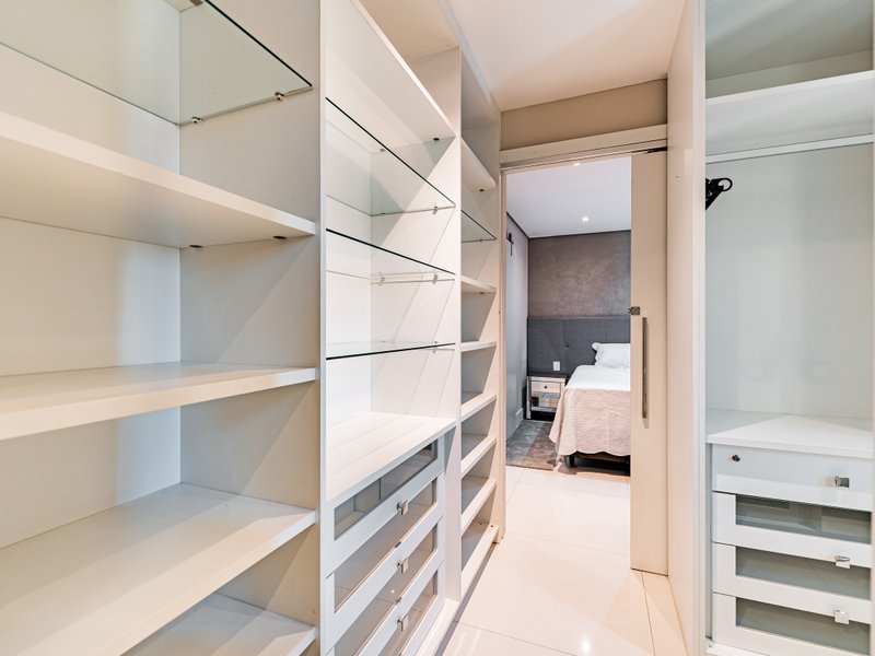 VENDE-SE OU ALUGA-SE APARTAMENTO ESPETACULAR – BROOKLIN – 164m2 Rua Flórida São Paulo - 