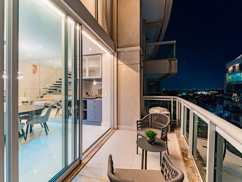 VENDE-SE OU ALUGA-SE APARTAMENTO ESPETACULAR – BROOKLIN – 164m2 Rua Flórida São Paulo - 