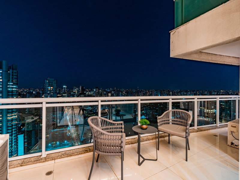 VENDE-SE OU ALUGA-SE APARTAMENTO ESPETACULAR – BROOKLIN – 164m2 Rua Flórida São Paulo - 