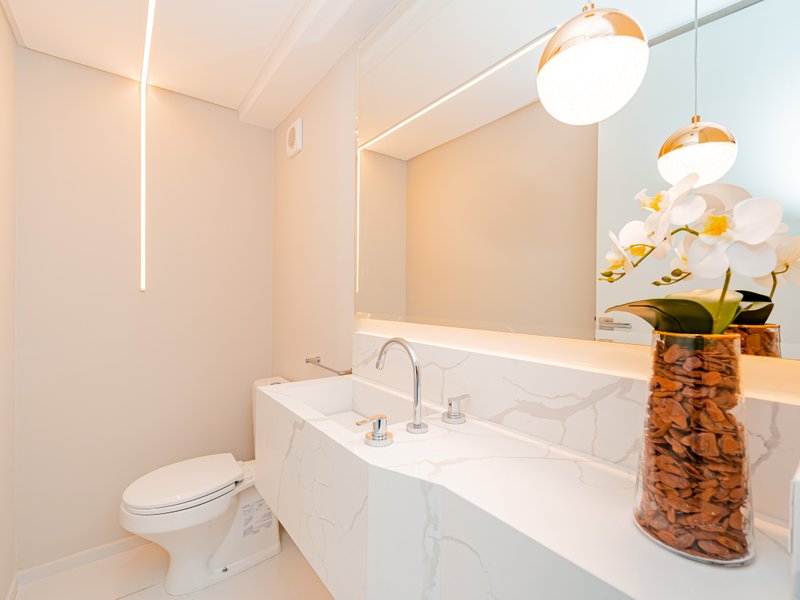 VENDE-SE OU ALUGA-SE DUPLEX – Vila Nova Conceição – 172m2 Avenida Presidente Juscelino Kubitschek São Paulo - 