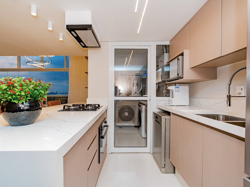 VENDE-SE OU ALUGA-SE DUPLEX – Vila Nova Conceição – 172m2 Avenida Presidente Juscelino Kubitschek São Paulo - 