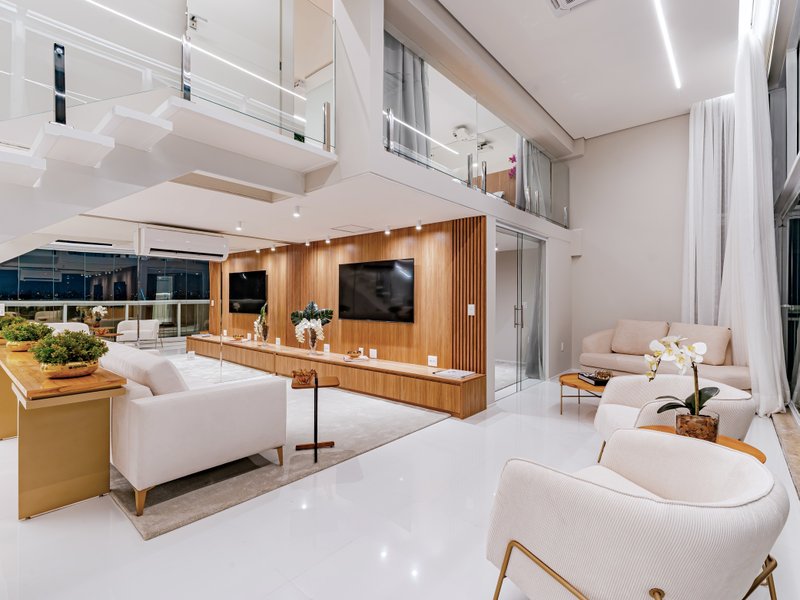 VENDE-SE OU ALUGA-SE DUPLEX – Vila Nova Conceição – 172m2 Avenida Presidente Juscelino Kubitschek São Paulo - 