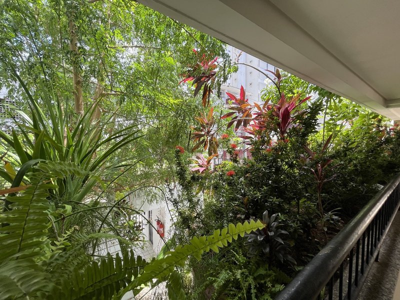 APARTAMENTO QUARTO SALA MOBILIADO COM GARAGEM PISCINA À VENDA NA BARRA! Rua Ari Barroso Salvador - 