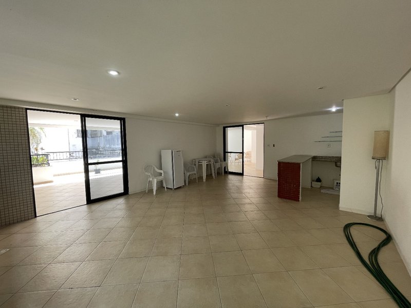 APARTAMENTO QUARTO SALA MOBILIADO COM GARAGEM PISCINA À VENDA NA BARRA! Rua Ari Barroso Salvador - 