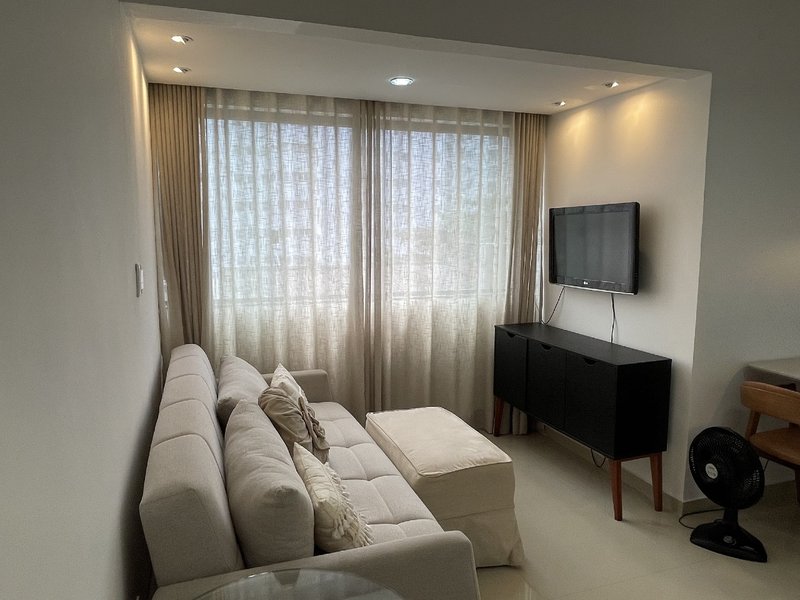 APARTAMENTO QUARTO SALA MOBILIADO COM GARAGEM PISCINA À VENDA NA BARRA! Rua Ari Barroso Salvador - 
