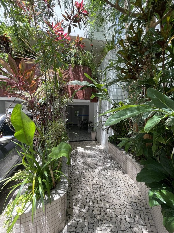 APARTAMENTO QUARTO SALA MOBILIADO COM GARAGEM PISCINA À VENDA NA BARRA! Rua Ari Barroso Salvador - 