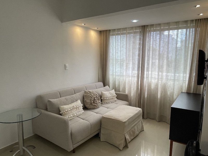 APARTAMENTO QUARTO SALA MOBILIADO COM GARAGEM PISCINA À VENDA NA BARRA! Rua Ari Barroso Salvador - 