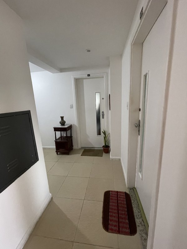 APARTAMENTO QUARTO SALA MOBILIADO COM GARAGEM PISCINA À VENDA NA BARRA! Rua Ari Barroso Salvador - 