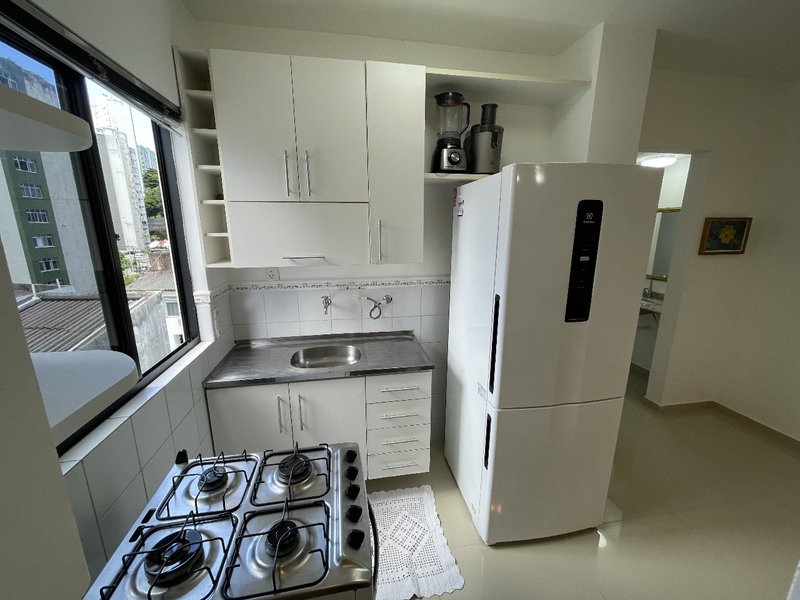 APARTAMENTO QUARTO SALA MOBILIADO COM GARAGEM PISCINA À VENDA NA BARRA! Rua Ari Barroso Salvador - 