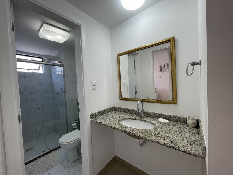APARTAMENTO QUARTO SALA MOBILIADO COM GARAGEM PISCINA À VENDA NA BARRA! Rua Ari Barroso Salvador - 