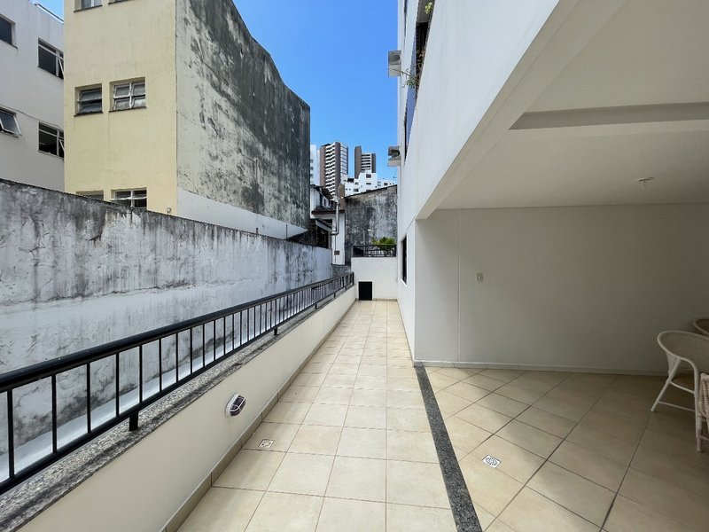 APARTAMENTO QUARTO SALA MOBILIADO COM GARAGEM PISCINA À VENDA NA BARRA! Rua Ari Barroso Salvador - 