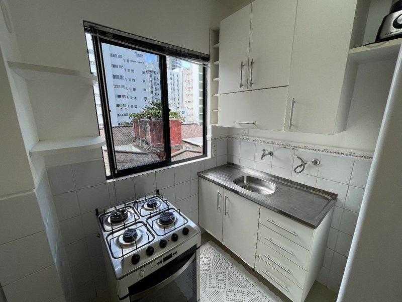 APARTAMENTO QUARTO SALA MOBILIADO COM GARAGEM PISCINA À VENDA NA BARRA! Rua Ari Barroso Salvador - 