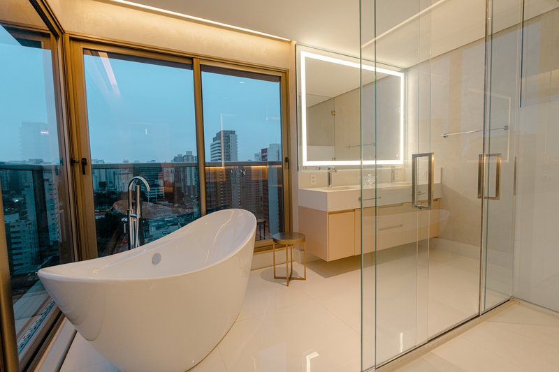 VENDE-SE OU ALUGA-SE Penthouse – Vila Olímpia – 300m2 Rua Michel Milan São Paulo - 