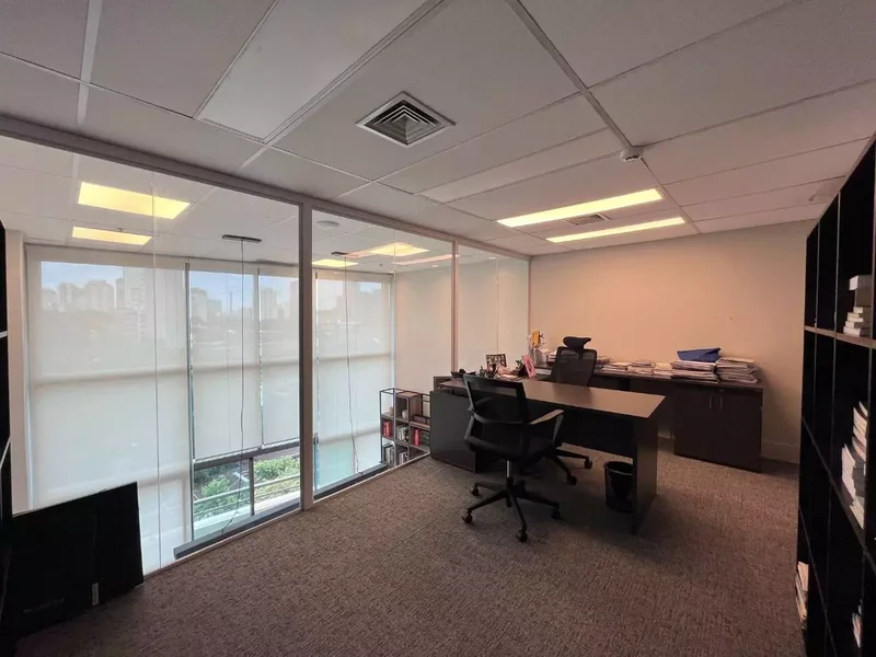 VENDE-SE CONJUNTO COMERCIAL PARA ESCRITÓRIO - 126m2 - 4 VAGAS – BROOKLIN Rua Pitu São Paulo - 