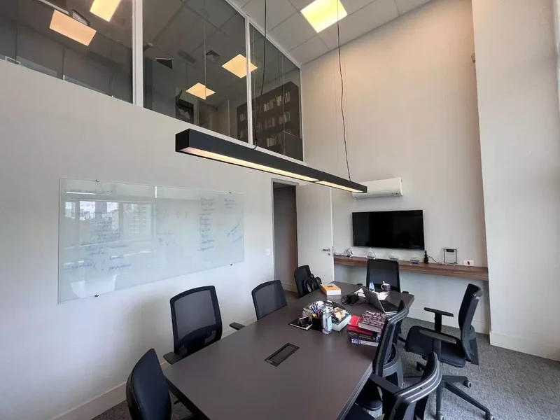 VENDE-SE CONJUNTO COMERCIAL PARA ESCRITÓRIO - 126m2 - 4 VAGAS – BROOKLIN Rua Pitu São Paulo - 