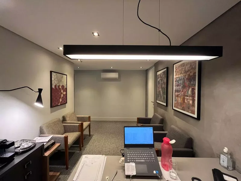 VENDE-SE CONJUNTO COMERCIAL PARA ESCRITÓRIO - 126m2 - 4 VAGAS – BROOKLIN Rua Pitu São Paulo - 