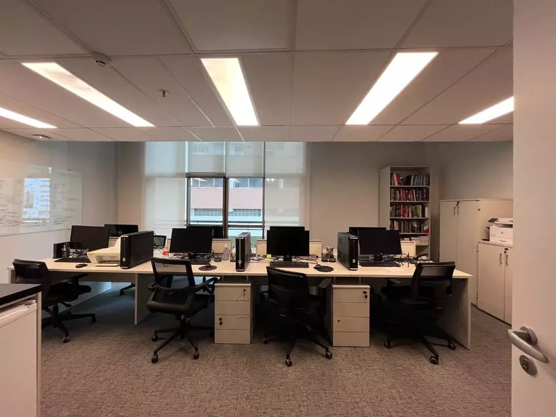 VENDE-SE CONJUNTO COMERCIAL PARA ESCRITÓRIO - 126m2 - 4 VAGAS – BROOKLIN Rua Pitu São Paulo - 