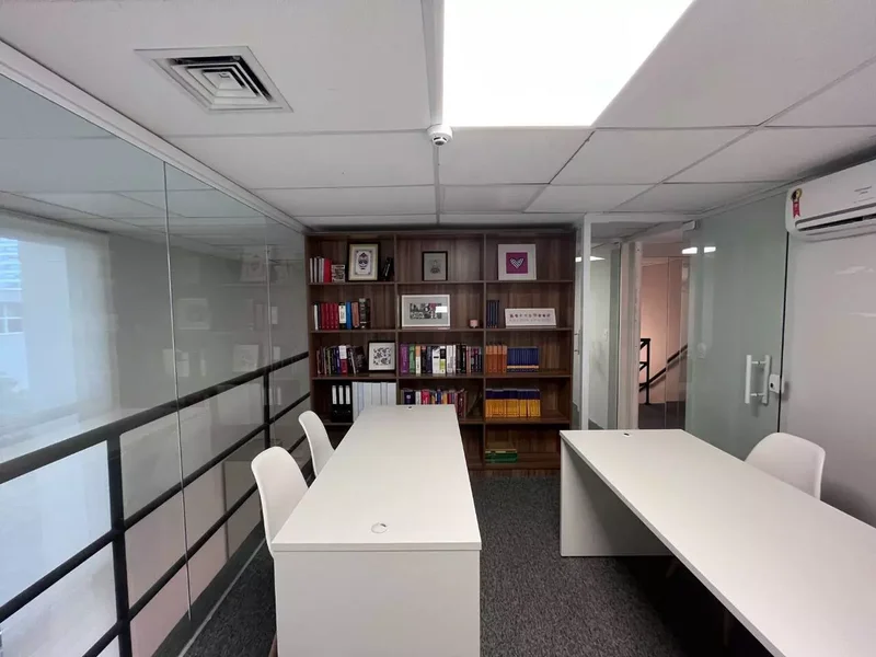 VENDE-SE CONJUNTO COMERCIAL PARA ESCRITÓRIO - 126m2 - 4 VAGAS – BROOKLIN Rua Pitu São Paulo - 