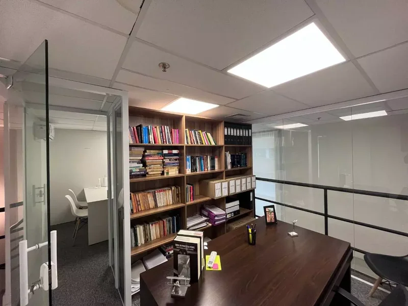 VENDE-SE CONJUNTO COMERCIAL PARA ESCRITÓRIO - 126m2 - 4 VAGAS – BROOKLIN Rua Pitu São Paulo - 