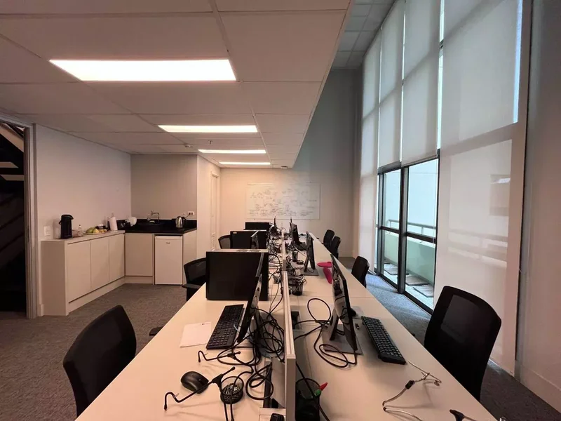 VENDE-SE CONJUNTO COMERCIAL PARA ESCRITÓRIO - 126m2 - 4 VAGAS – BROOKLIN Rua Pitu São Paulo - 