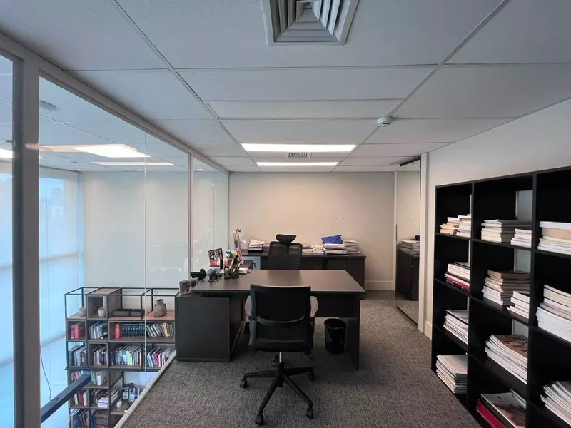 VENDE-SE CONJUNTO COMERCIAL PARA ESCRITÓRIO - 126m2 - 4 VAGAS – BROOKLIN Rua Pitu São Paulo - 