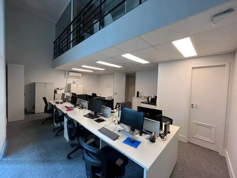 VENDE-SE CONJUNTO COMERCIAL PARA ESCRITÓRIO - 126m2 - 4 VAGAS – BROOKLIN Rua Pitu São Paulo - 