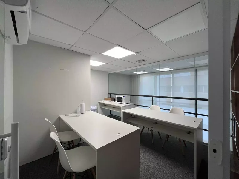 VENDE-SE CONJUNTO COMERCIAL PARA ESCRITÓRIO - 126m2 - 4 VAGAS – BROOKLIN Rua Pitu São Paulo - 