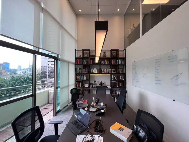 VENDE-SE CONJUNTO COMERCIAL PARA ESCRITÓRIO - 126m2 - 4 VAGAS – BROOKLIN Rua Pitu São Paulo - 