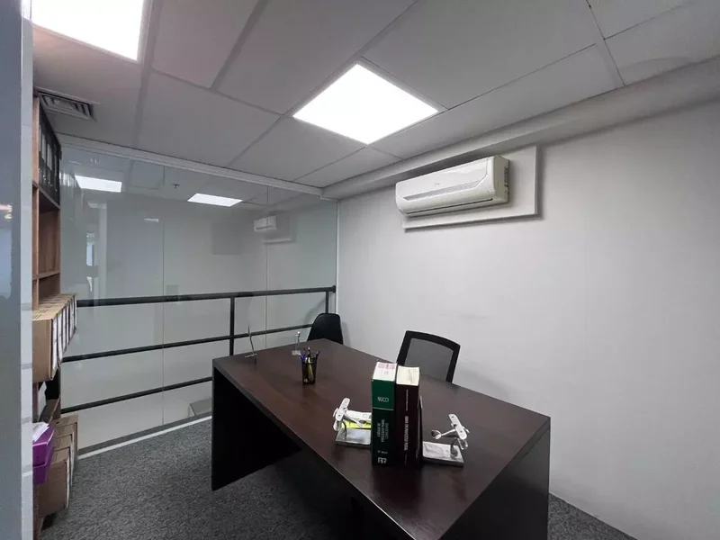 VENDE-SE CONJUNTO COMERCIAL PARA ESCRITÓRIO - 126m2 - 4 VAGAS – BROOKLIN Rua Pitu São Paulo - 