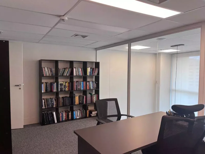 VENDE-SE CONJUNTO COMERCIAL PARA ESCRITÓRIO - 126m2 - 4 VAGAS – BROOKLIN Rua Pitu São Paulo - 