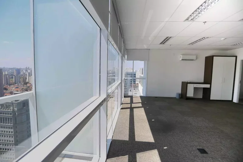 VENDE-SE EXCELENTE CONJUNTO COMERCIAL – BROOKLIN – 84M2 – 4 VAGAS Avenida Engenheiro Luiz Carlos Berrini São Paulo - 