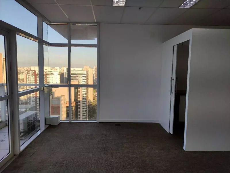 VENDE-SE EXCELENTE CONJUNTO COMERCIAL – BROOKLIN – 84M2 – 4 VAGAS Avenida Engenheiro Luiz Carlos Berrini São Paulo - 