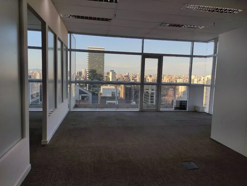 VENDE-SE EXCELENTE CONJUNTO COMERCIAL – BROOKLIN – 84M2 – 4 VAGAS Avenida Engenheiro Luiz Carlos Berrini São Paulo - 