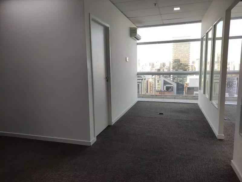 VENDE-SE EXCELENTE CONJUNTO COMERCIAL – BROOKLIN – 84M2 – 4 VAGAS Avenida Engenheiro Luiz Carlos Berrini São Paulo - 